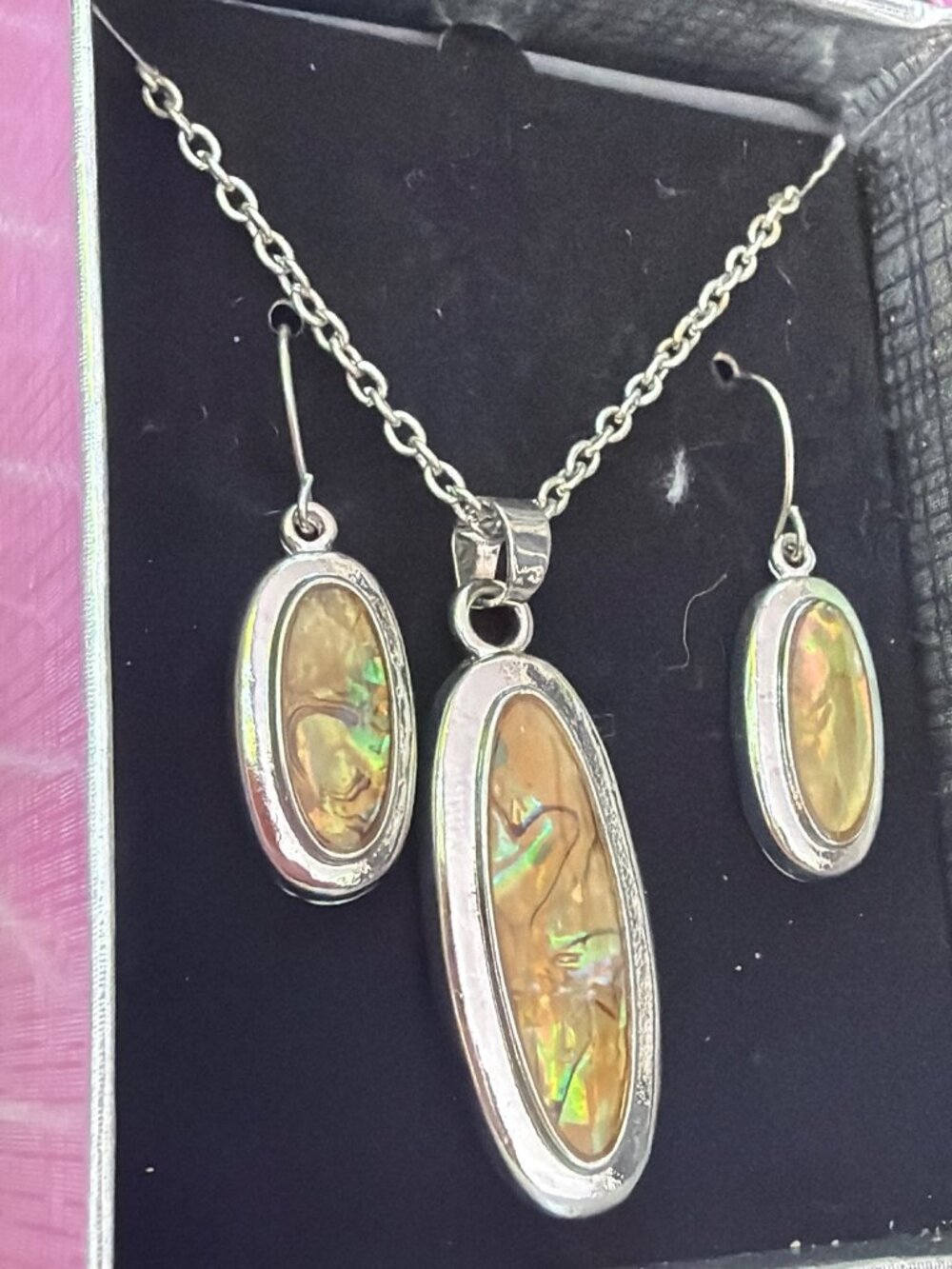 Abalone Shell Pendant Necklace & Earrings Set In Gift Box Silver Tone Oval NEW - Picture 3 of 4